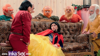 Watch mysterious Snow White's action