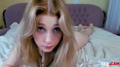 Baby doll's posing clip