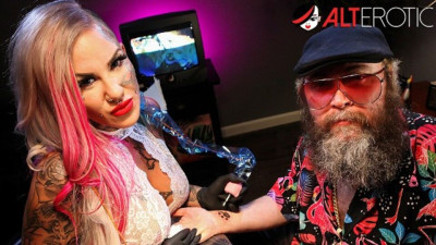 Exquisite Evilyn Ink and Ivan - tattooed women dirt - AltErotic