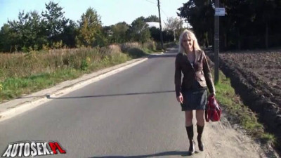 Dainty wooer's car fuck dirt