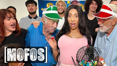 Wet pussy sex with dainty Derek Savage and Kona Jade from Mofos