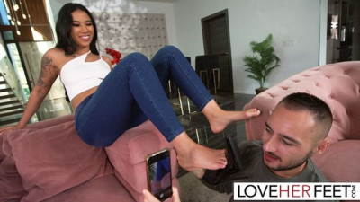Tireless Ameena Green at feet licking video