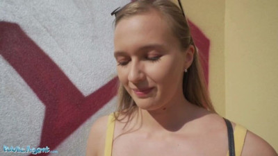 Striking Stacy's amateur porn