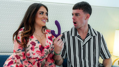 Stunner Vivianne DeSilva at big tits smut