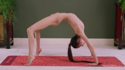 WOW Girls featuring Leona Mia's hottest yoga smut