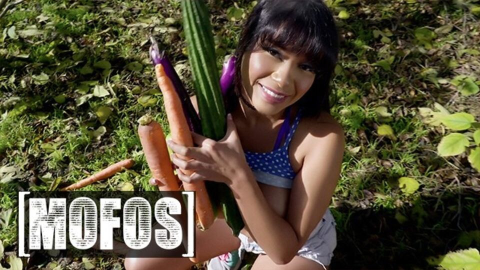 Squeaky Eric John and Aryana Amatista at 18-25 xxx Free Porn Videos | BestPornHubs.